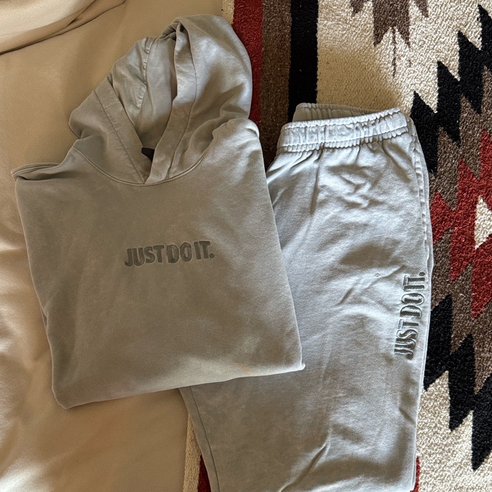 Nike Men's Light Gray Hoodie & Sweats with Logo JDI.